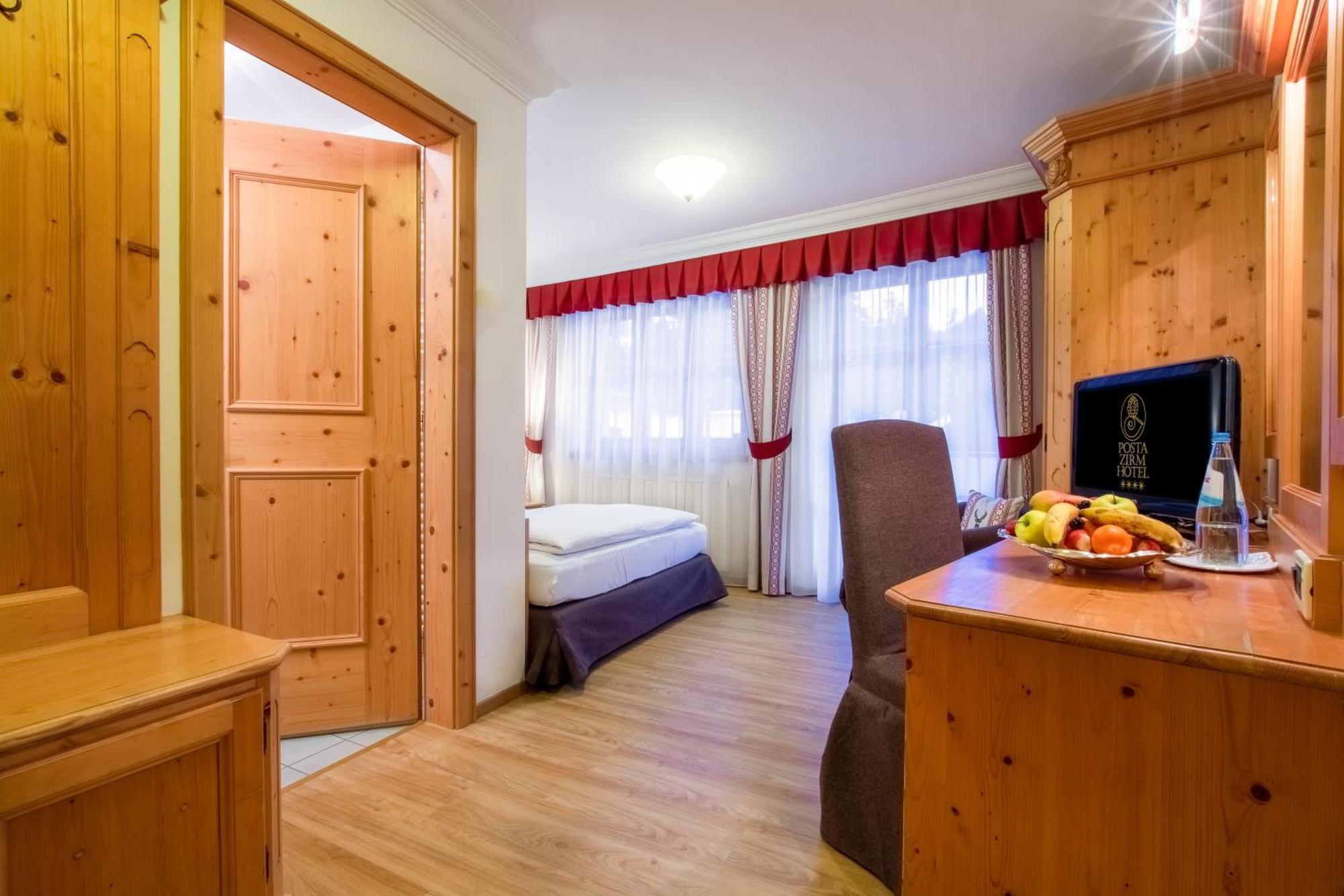 Posta Zirm Hotel Corvara In Badia Exterior foto