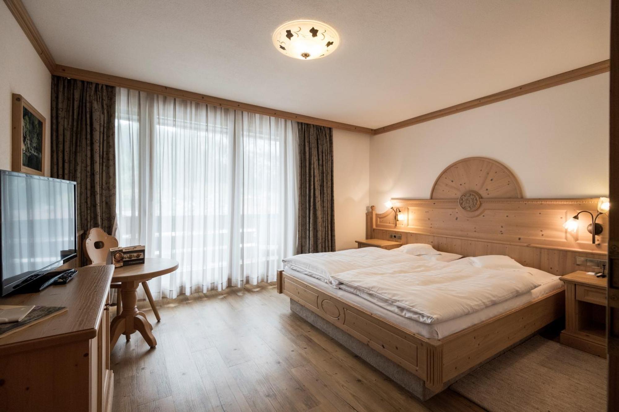 Posta Zirm Hotel Corvara In Badia Exterior foto